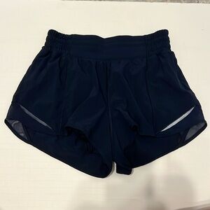 Lululemon Hotty Hot 2.5” Navy high rise size 4
